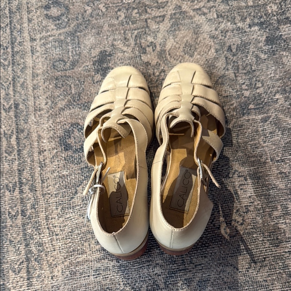 Cream Women's vintage close toe sandals with small block heel leather up size 8 - Picture 3 of 4